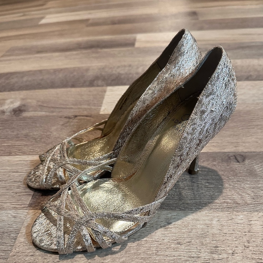 Size 7.5M Adrianna Papell Gold Shimmery Heels